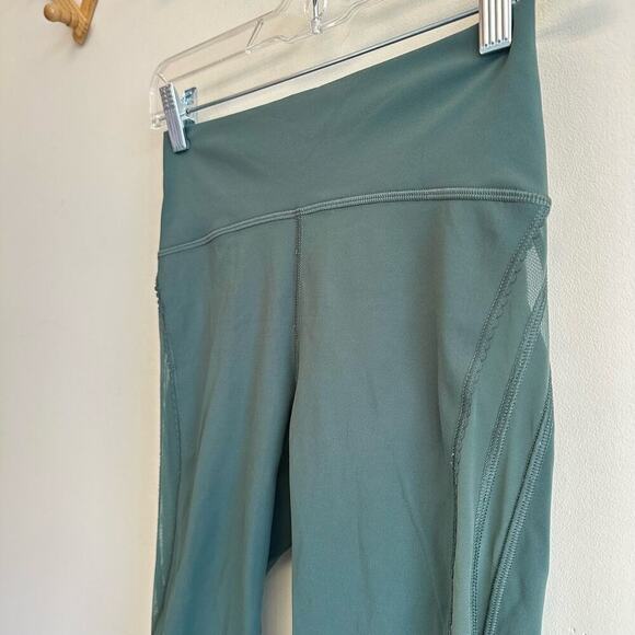 Lululemon Sun Setter Crop Leggings 17" Mesh Scalloped Trim Size 4 Dark Forest - Picture 5 of 10